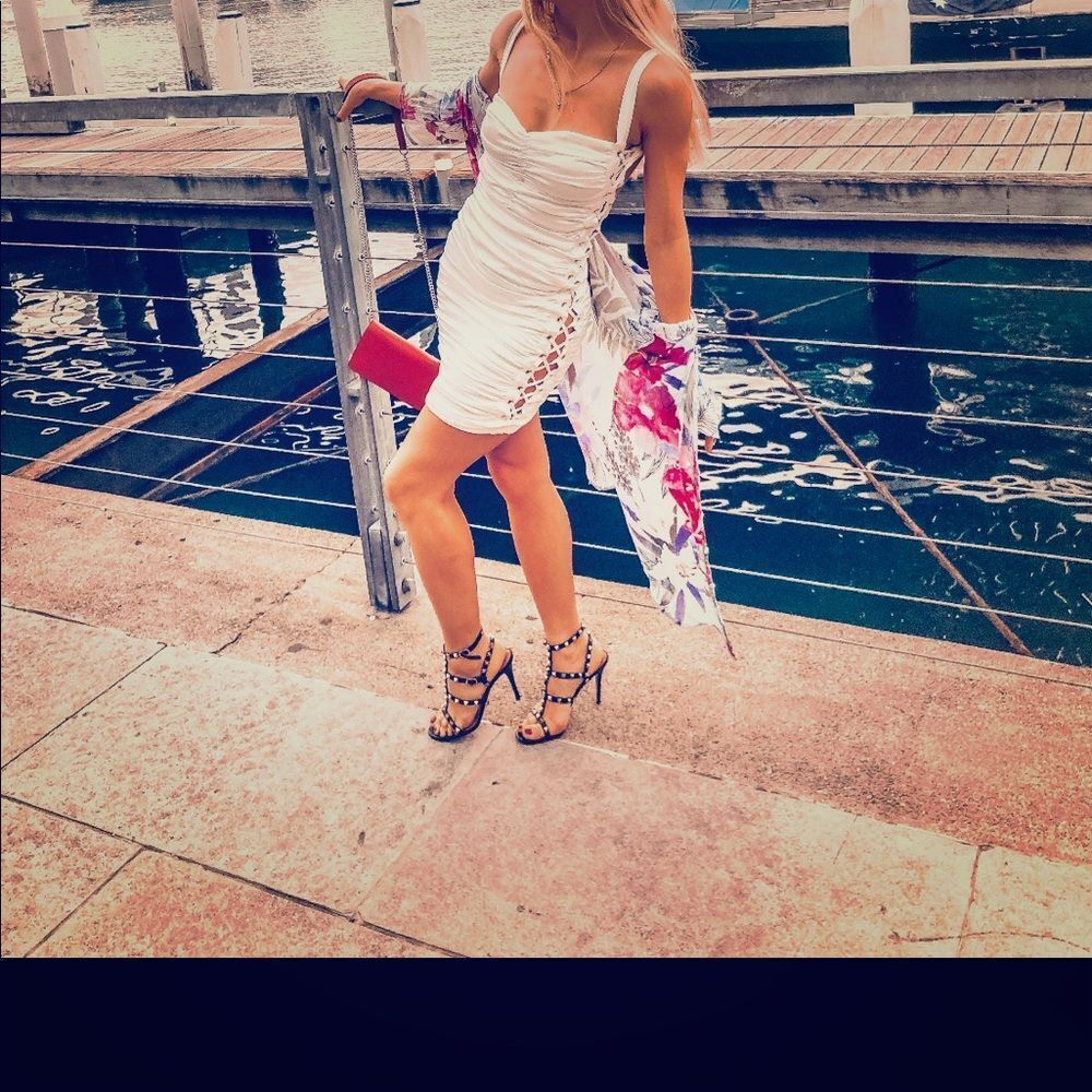 🔥Stunning White Open Back Satin Ruched Dress XS/S